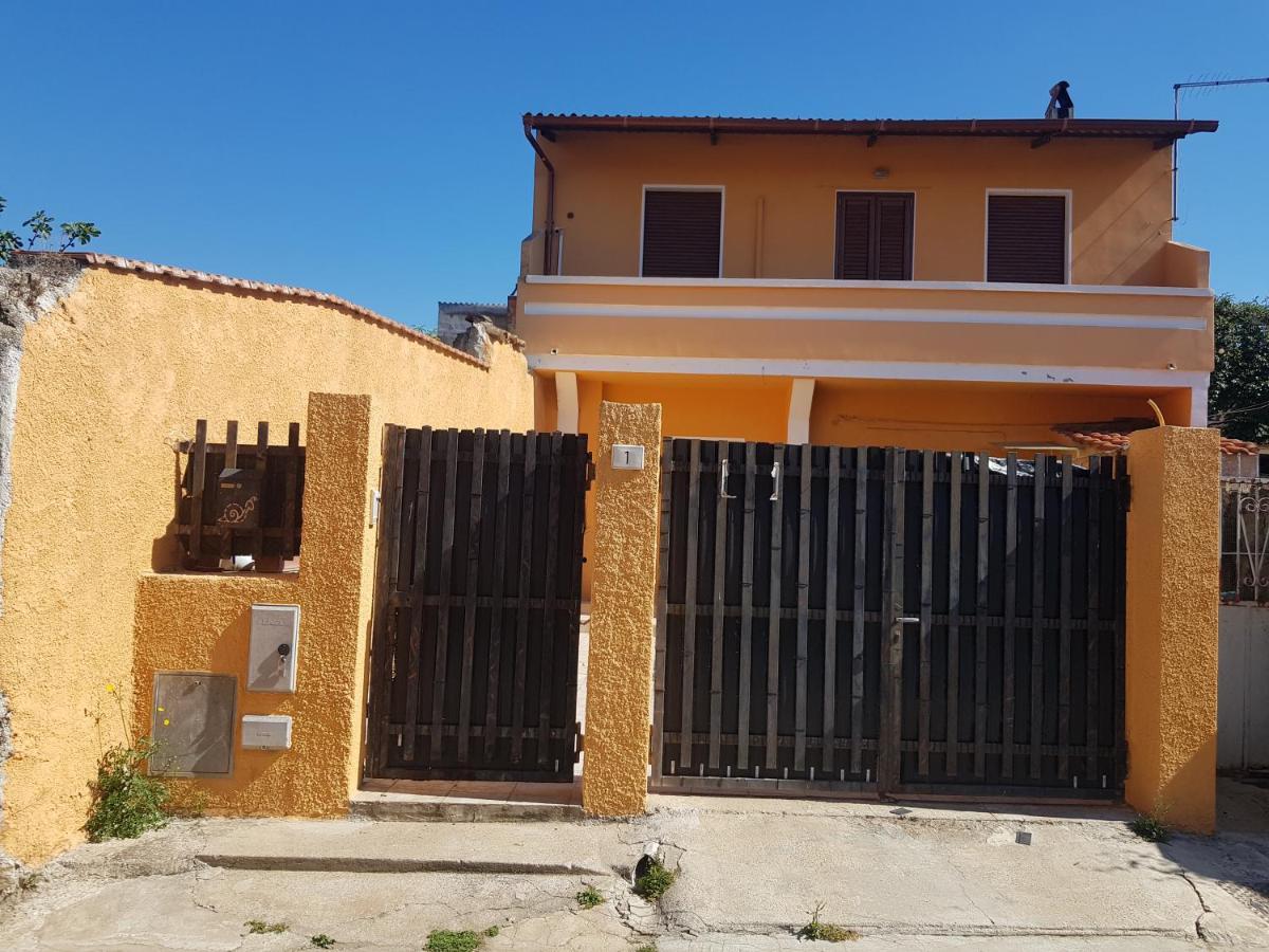 Casa Vacanza Tommy Pabillonis Esterno foto