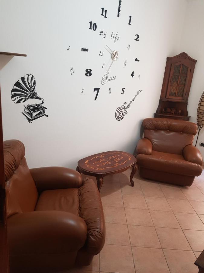 Casa Vacanza Tommy Pabillonis Esterno foto