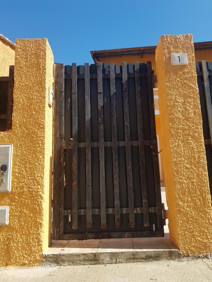 Casa Vacanza Tommy Pabillonis Esterno foto